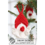 Red Nose Santa by DROPS Design - Julenisse Hækleopskrift 8 cm