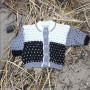 Mayflower Babytrøje med Lus - Bluse Strikkeopskrift str. 1 mdr - 4 år