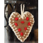 Gingerbread Heart by DROPS Design - Julehjerter Hækleopskrift 13x11 cm - 2 stk