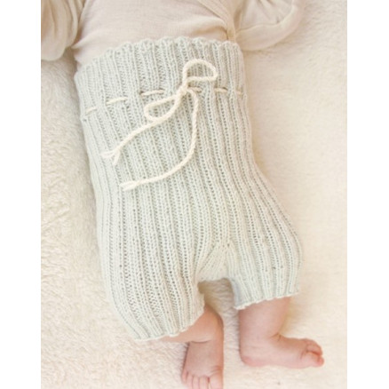 First Impression Shorts by DROPS Design - Baby shorts Strikkeopskrift thumbnail