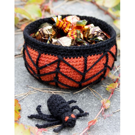 #1 - Creepy Candy by DROPS Design - Halloween Pynt Hækleopskrift Kurv 12x6c - Creepy Candy by DROPS Design