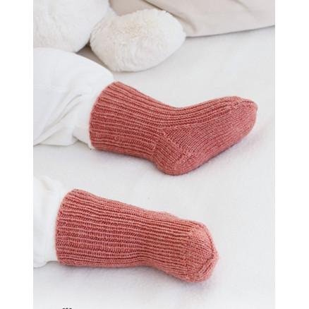 Rosy Cheeks Socks by DROPS Design - Baby Sokker Strikkeopskrift str. 0 thumbnail